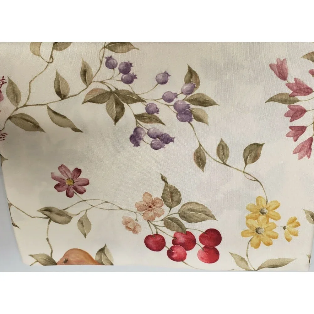 1 Printed Fabric Tablecloth, 60